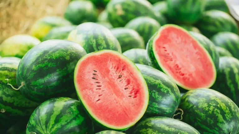 Τα 6 σημάδια που δείχνουν αν είναι γλυκό και ζουμερό το καρπούζι
