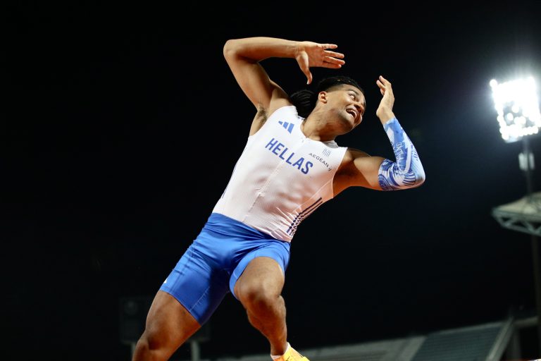 «Πέταξε» στα 5.92 μέτρα ο Καραλής και έγινε χρυσός στο Βαλκανικό (video)