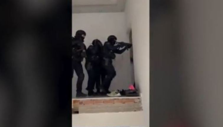 Κινηματογραφική αστυνομική επιχείρηση για ναρκωτικά στο Μενίδι (VIDEO)