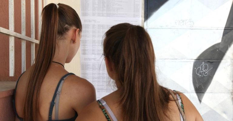 Οι τελευταίες εκτιμήσεις για τις βάσεις εισαγωγής σε κάθε σχολή – Αναλυτικοί πίνακες