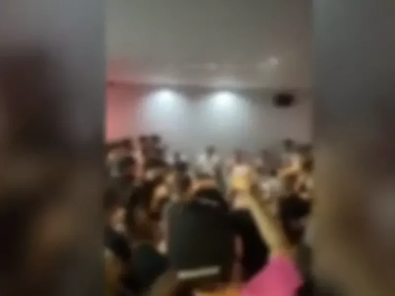 Ξεσπά ο δήμαρχος Ζακύνθου για τον πορνο-διαγωνισμό σε κλαμπ! (VIDEO)