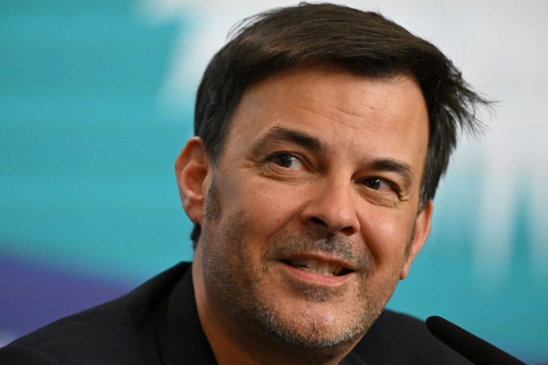 Με ασπρόμαυρη αισθητική, το φιλμ «L’Étranger» του Φρανσουά Οζόν ταξιδεύει στη Βενετία