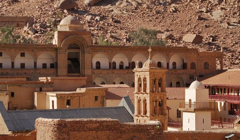 Υπό πολιορκία η Μονή της Αγίας Αικατερίνης του Σινά από τους πραξικοπηματίες μοναχούς