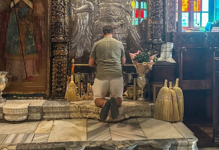 Ο Βρεττός σχολιάστηκε για την πίστη του στο Θεό και απάντησε: Θα εκφράζω ό,τι αισθάνομαι (photo)