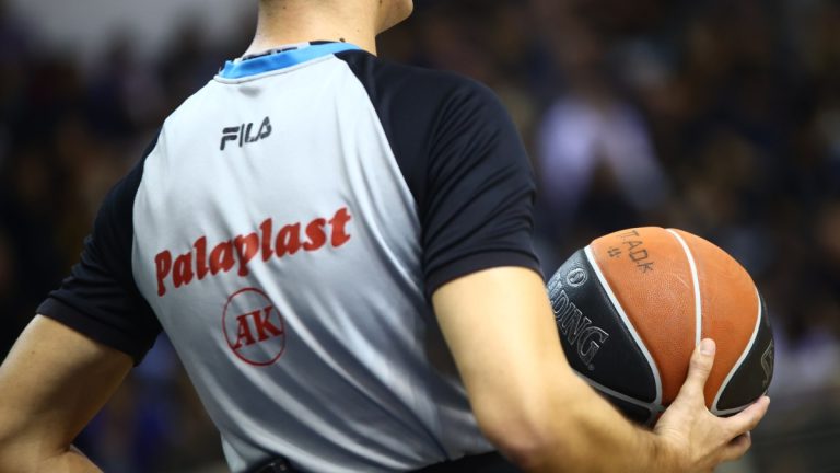 Επιφανείς φίλαθλοι τα… πρωτοπαλίκαρα που απειλούσαν διαιτητές στο μπάσκετ