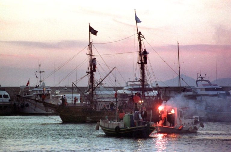 Γ. Βαλλής για τις παράνομες ναυτικές φωτοβολίδες: «Είναι ζήτημα ασφάλειας και δεν μπορούμε να τα αφήνουμε όλα στην τύχη τους» (video)