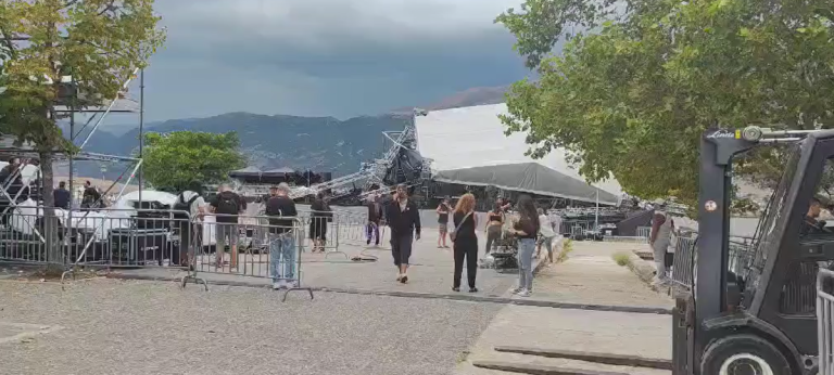 Ιωάννινα: Κατέρρευσε στέγαστρο συναυλίας (video)