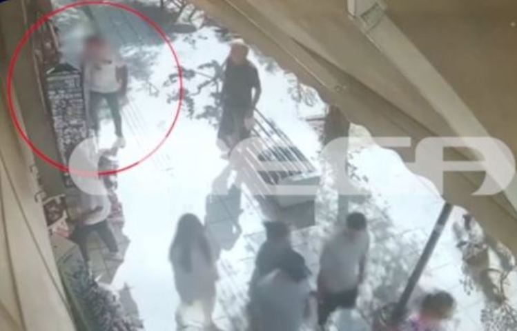 Ο καβγάς Ισραηλινού τουρίστα με εργαζόμενη στην Κρήτη για μια ταμπέλα! (ΒΙΝΤΕΟ)