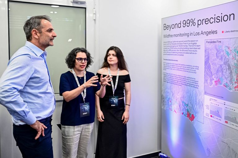 Στις εγκαταστάσεις της εταιρείας ICEYE, ο Κυριάκος Μητσοτάκης (ΦΩΤΟ+video)