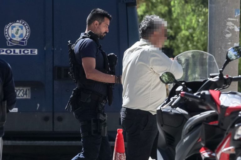 Προφυλακιστέος ο 48χρονος υπάλληλος στη Παλλήνη για εμπρησμό (video)