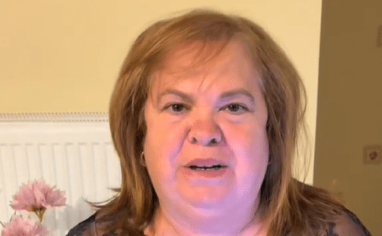 Η Έφη Θώδη «επιτέθηκε» στο AI κι αυτό την έστειλε σε… ψυχολόγο! (video)