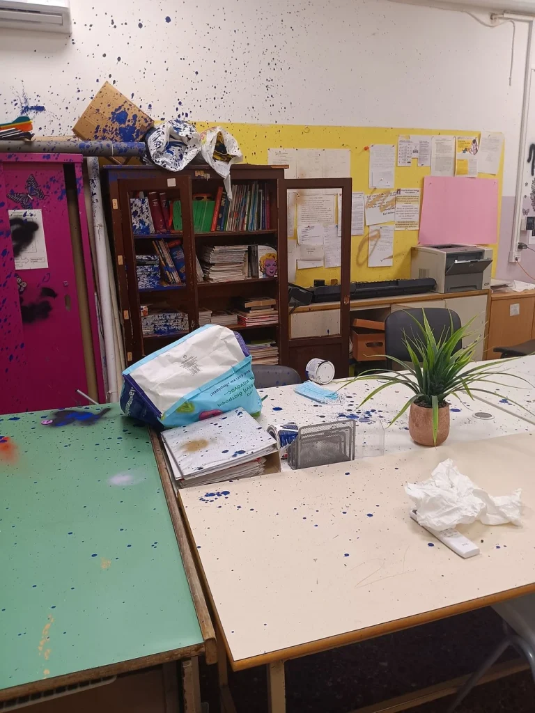 Βανδάλισαν σχολείο στο Βύρωνα (photo)