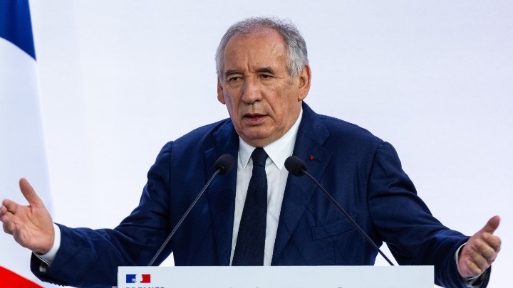 Με το βλέμμα στραμμένο στους Σοσιαλιστές: ο Μπαϊρού αναζητά στήριξη