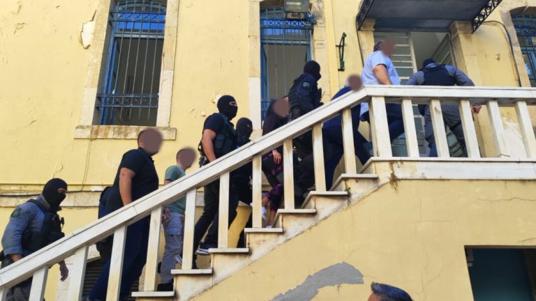 «Σπάει» τη σιωπή του ο εμπλεκόμενος κληρικός στη μαφία της Κρήτης: Τι λέει για τον εκβιασμό με ροζ βίντεο (video)