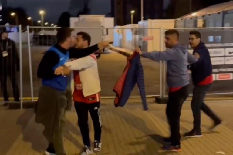 EuroBasket 2025: Μικροένταση ανάμεσα σε Έλληνες και Τούρκους φιλάθλους (vid)