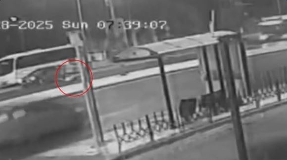 Η στιγμή που αυτοκίνητο χτυπά πεζή στη Θεσσαλονίκη! (VIDEO)