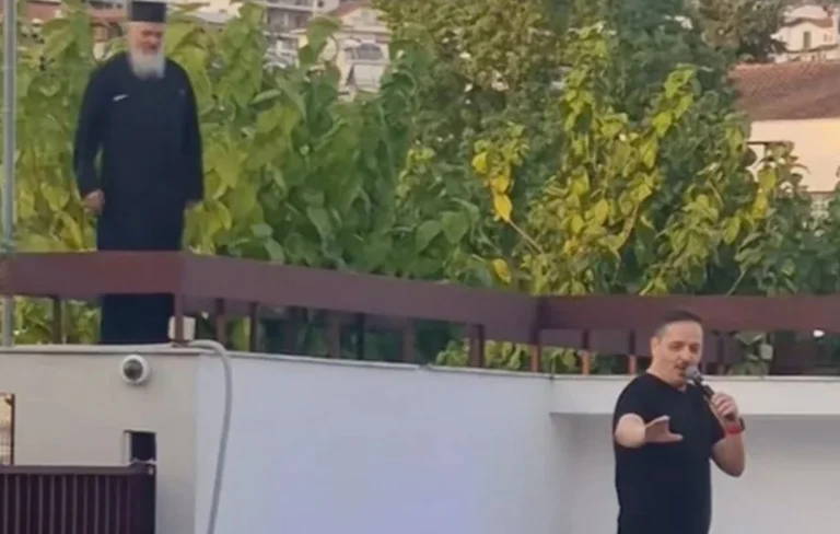 Επικός Τσουβέλας: Ιερέας εμφανίστηκε από πίσω του και εκείνος… (video)