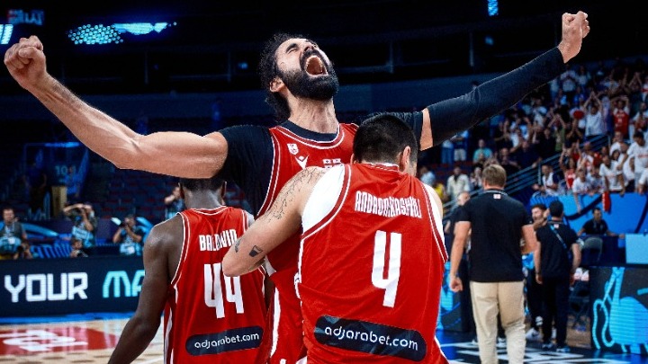 Η Γεωργία έστειλε στο… Παρίσι τη Γαλλία (video)