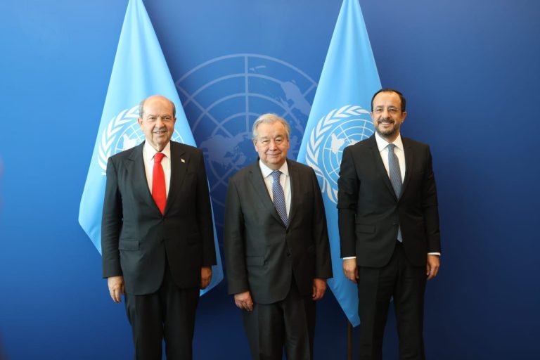 Χαμόγελα αλλά όχι ουσία στην τριμερή της Νέας Υόρκης