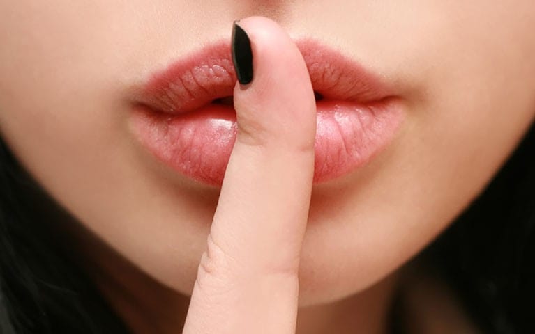 Τα 4 πράγματα που δεν πρέπει να τα πεις ούτε στην οικογένειά σου