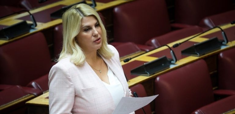Η Θρασκιά «παλεύει» για τα γυναικεία δικαιώματα και την εργασιακή άδεια στην έμμηνο ρύση