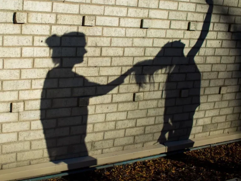 Ανήλικες πιάστηκαν μαλλί με μαλλί για να λύσουν τις… διαφορές τους!