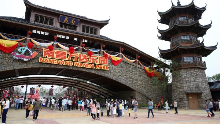 Κίνα: Οικογένειες και νεαροί τουρίστες στρέφονται σταδιακά στον «κόκκινο τουρισμό»