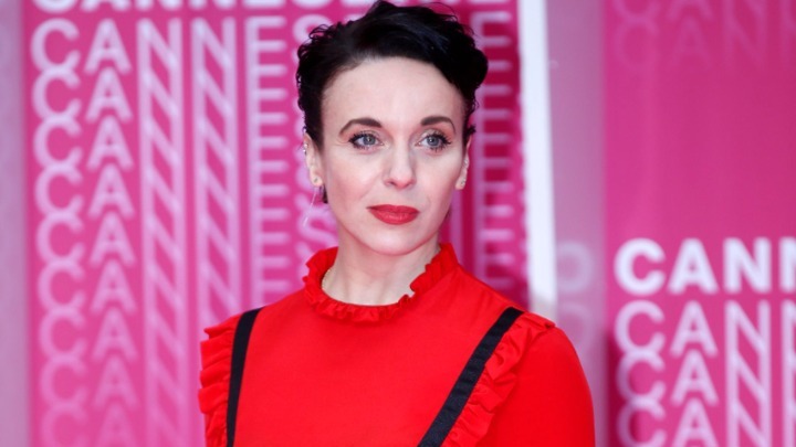 Η Αμάντα Άμπινγκτον πρωταγωνίστρια στη σειρά μυστηρίου «Jones» της πορτογαλικής RTP