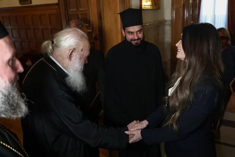 Συνάντηση Γκίλφοϊλ με τον αρχιεπίσκοπο Ιερώνυμο: Ο Θεός να σας ευλογεί (video)