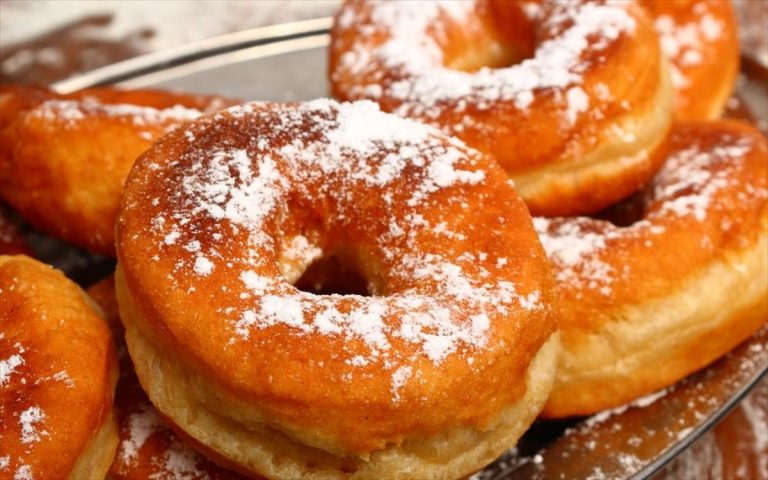 Η απορία της ημέρας: Γιατί οι λουκουμάδες έχουν τρύπα στη μέση;