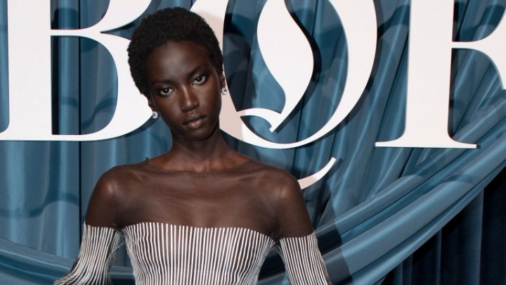 Η κριτική επιτροπή του BFC έστεψε την Άνοκ Γιάι «Μοντέλο της Χρονιάς» πριν από την τελετή