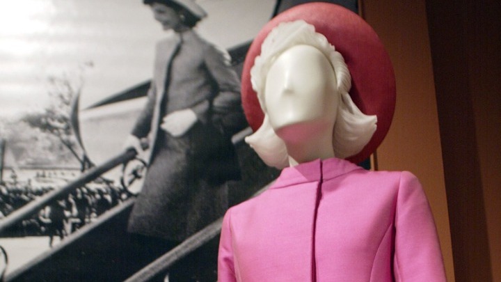 Το παλτό της Ζακλίν Κένεντι Ωνάση από τη βραδιά των εκλογών του 1960 θα πωληθεί σε δημοπρασία