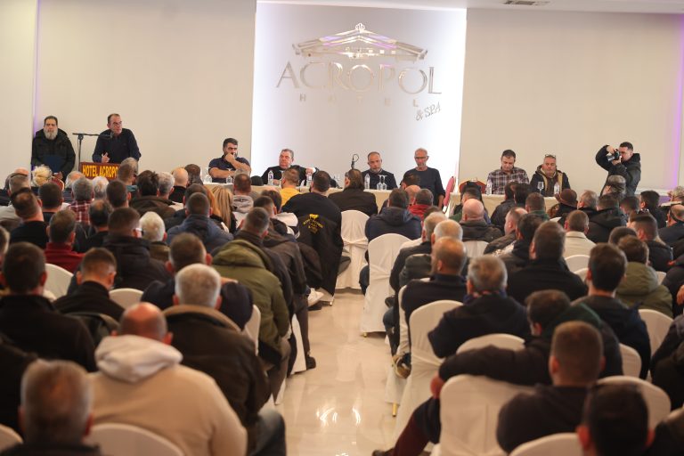 Η ώρα των αποφάσεων: Σε εξέλιξη η κρίσιμη πανελλαδική σύσκεψη των αγροτών