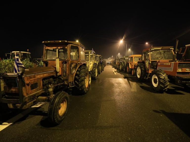 Αγρότες: 18 μπλόκα ζητούν διάλογο με τον πρωθυπουργό