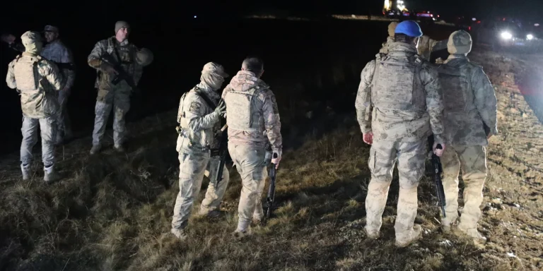 Συντριβή αεροσκάφους στην Τουρκία: Πληροφορίες ότι ανάμεσα στους νεκρούς και μια Ελληνίδα αεροσυνοδός