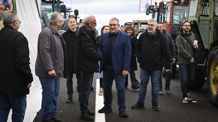 Κουτσούμπας από μπλόκα αγροτών: Η πρόταση του ΚΚΕ είναι η μόνη πραγματική, ρεαλιστική, που συμφέρει πραγματικά σήμερα τον Έλληνα αγρότη