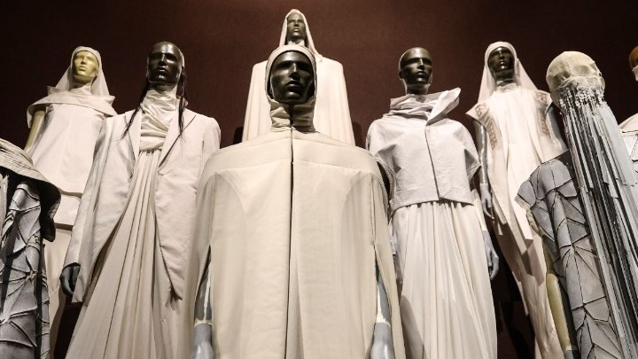 Ο Rick Owens θα σταματήσει τη χρήση γούνας ζώων στις συλλογές του