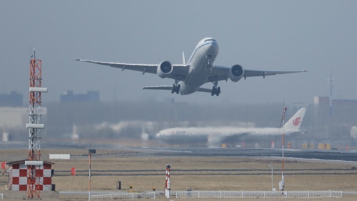 Άνοιξαν και πάλι δύο αεροδρόμια που είχαν κλείσει προσωρινά στην Πολωνία