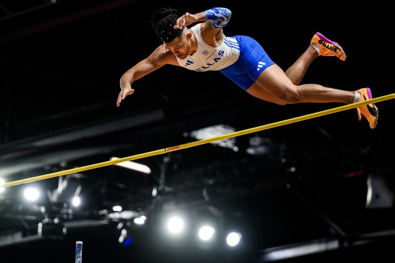 Παγκόσμιο Πρωτάθλημα Στίβου: «Πέταξε» στα 6,05 μ. ο Καραλής και κατέκτησε το αργυρό – Χρυσός ο Ντουπλάντις (βίντεο)