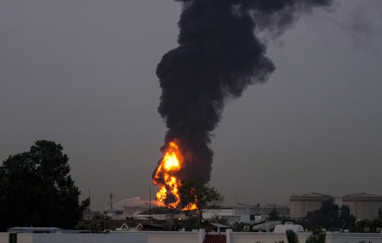 Επίθεση με drones σε διυλιστήριο στο Κουβέιτ – Πυρκαγιά σε ενεργειακή εγκατάσταση