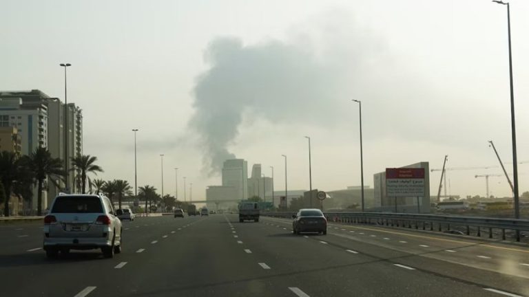 Ηνωμένα Αραβικά Εμιράτα: Μεγάλη πυρκαγιά σε κτίριο μετά από επίθεση με drone