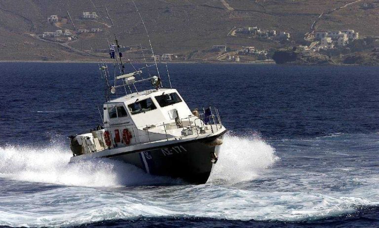 Τουριστικό σκάφος συγκρούστηκε με αλιευτικό έξω από τη Μαρίνα Ζέας