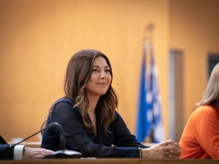 Ζαχαράκη: Ανακαινίζονται πάνω από 220 σχολεία – Έρχεται το πρόγραμμα «Connected Parents»