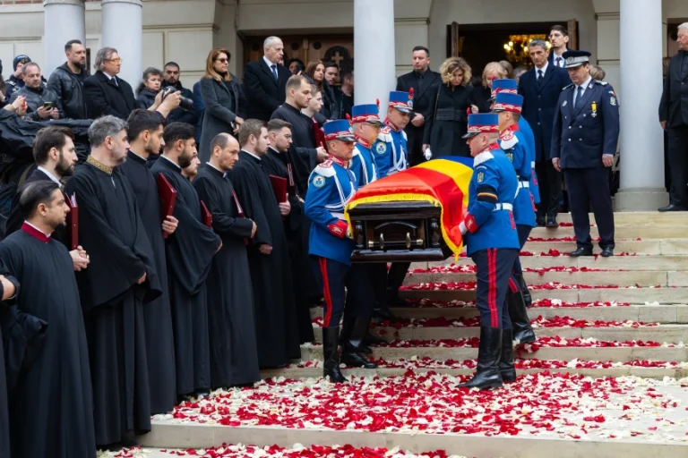 Βουκουρέστι: Με τιμές αρχηγού το τελευταίο «αντίο» στον Μιρτσέα Λουτσέσκου