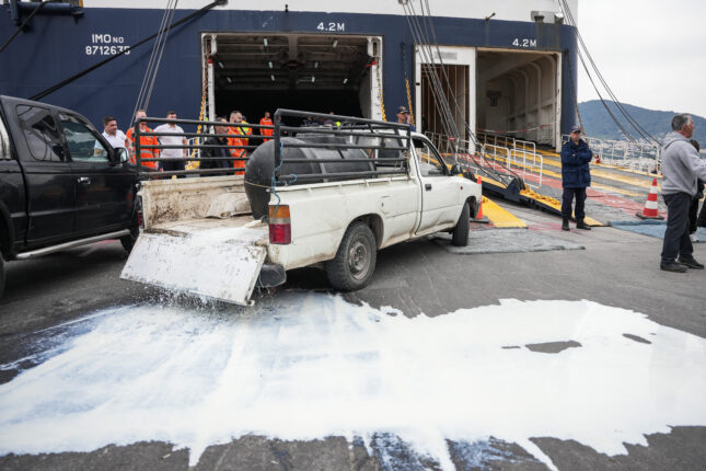 Λέσβος: «Παραλύει» η Μυτιλήνη από τις κινητοποιήσεις κτηνοτρόφων για τα μέτρα κατά του αφθώδους πυρετού