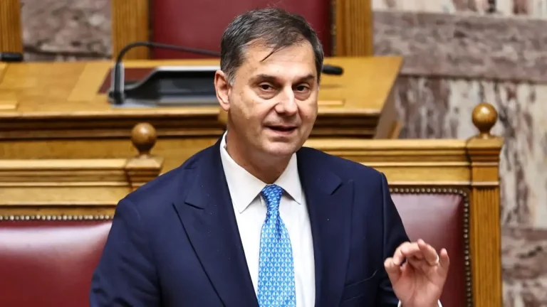 Θεοχάρης για το πτυχίο του: «Είναι από το Imperial College και αναγνωρισμένο από τον ΔΟΑΤΑΠ»