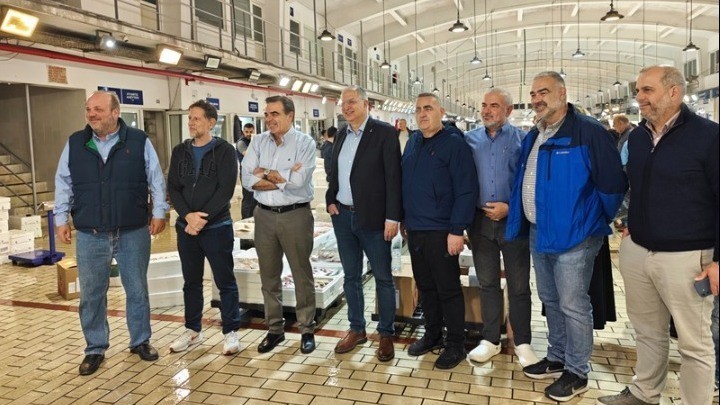 Στην Ιχθυόσκαλα ο Μ. Σχοινάς με τον Ευρωπαίο Επίτροπο Αλιείας και Ωκεανών: Πρόγραμμα 16 εκατ. ευρώ για την αλιεία (Video)