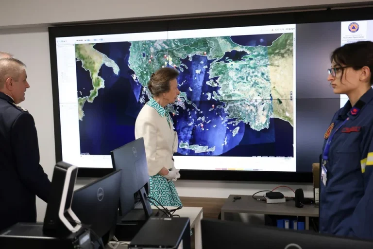 Η ξενάγηση της πριγκίπισσας Άννας στο Υπουργείο Κλιματικής Κρίσης και Πολιτικής Προστασίας