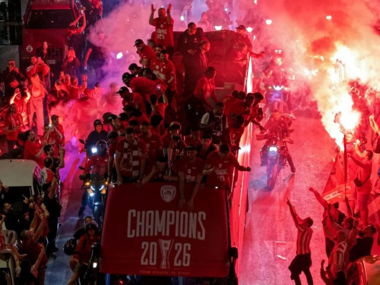Ολυμπιακός: «Κάηκε» ο Πειραιάς, χαμός σε όλη τη χώρα για την 4η Euroleague (photo+video)