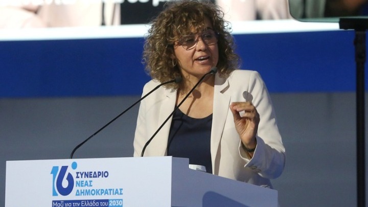 Montserrat στο Συνέδριο ΝΔ: Ο Κυριάκος Μητσοτάκης, είναι ένας πρωθυπουργός που δεν κρύβεται από τα προβλήματα